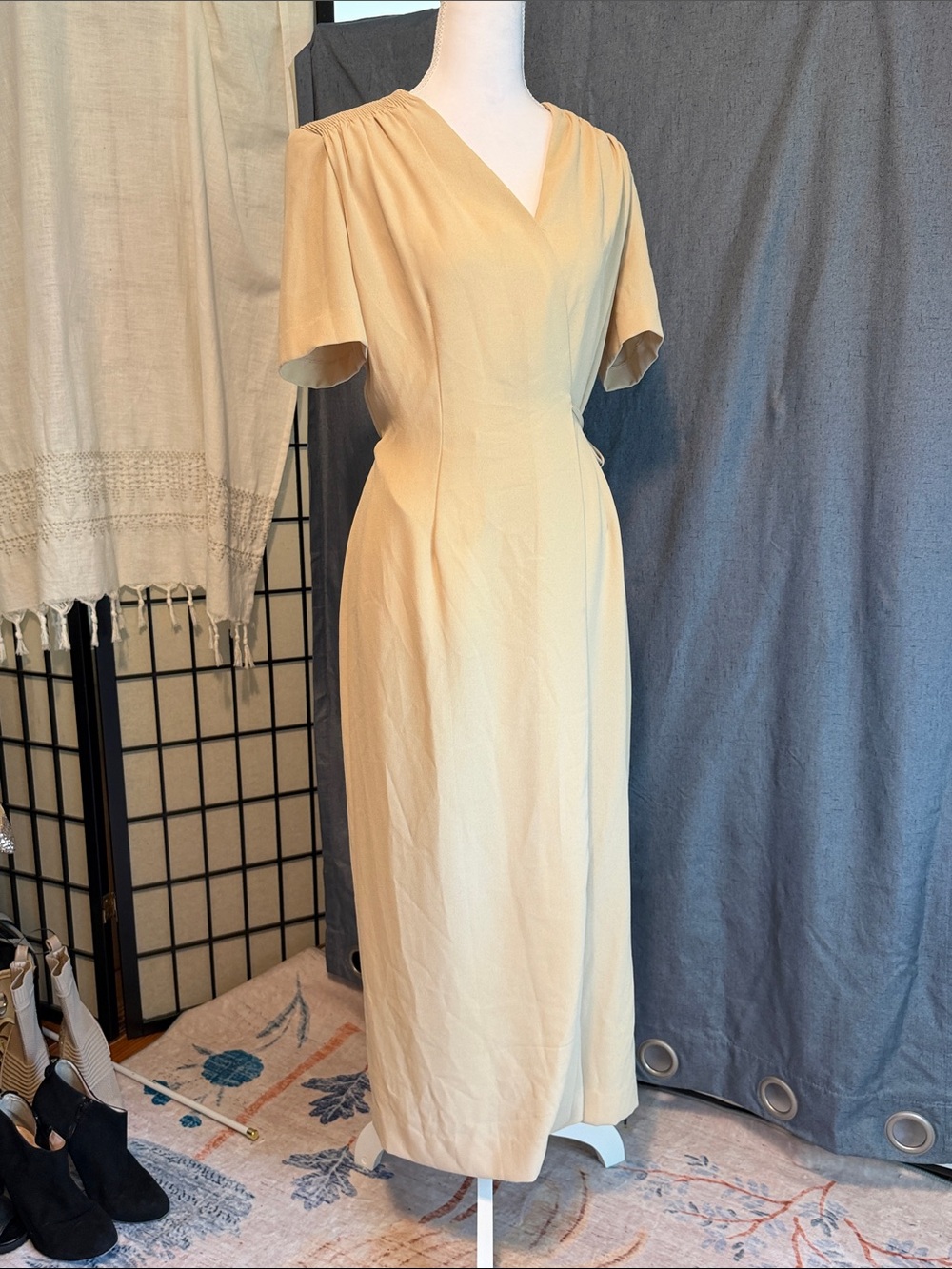 Vintage Crepe Cream V-Neck Short Sleeve Midi Dress